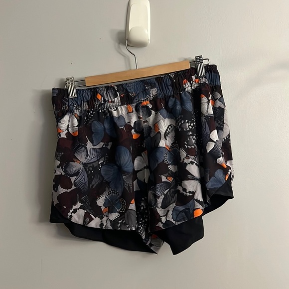 Lululemon reversible shorts - Picture 2 of 7